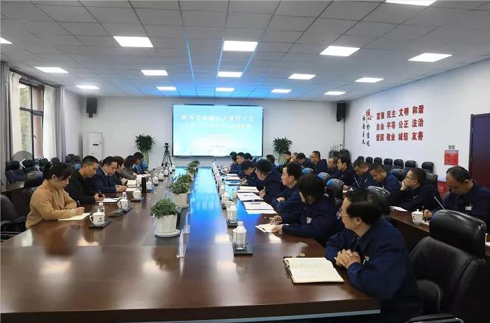 譚小榮到陜鋼集團龍鋼公司調(diào)研產(chǎn)業(yè)工人隊伍建設(shè)與創(chuàng)新發(fā)展工作